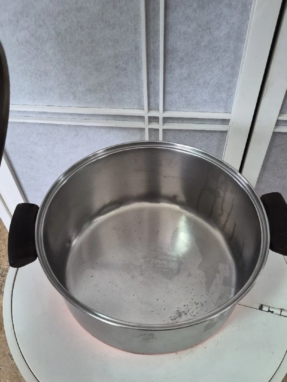 Vintage Revere Ware 4 Qt Copper Bottom Stainless Pot With Lid.